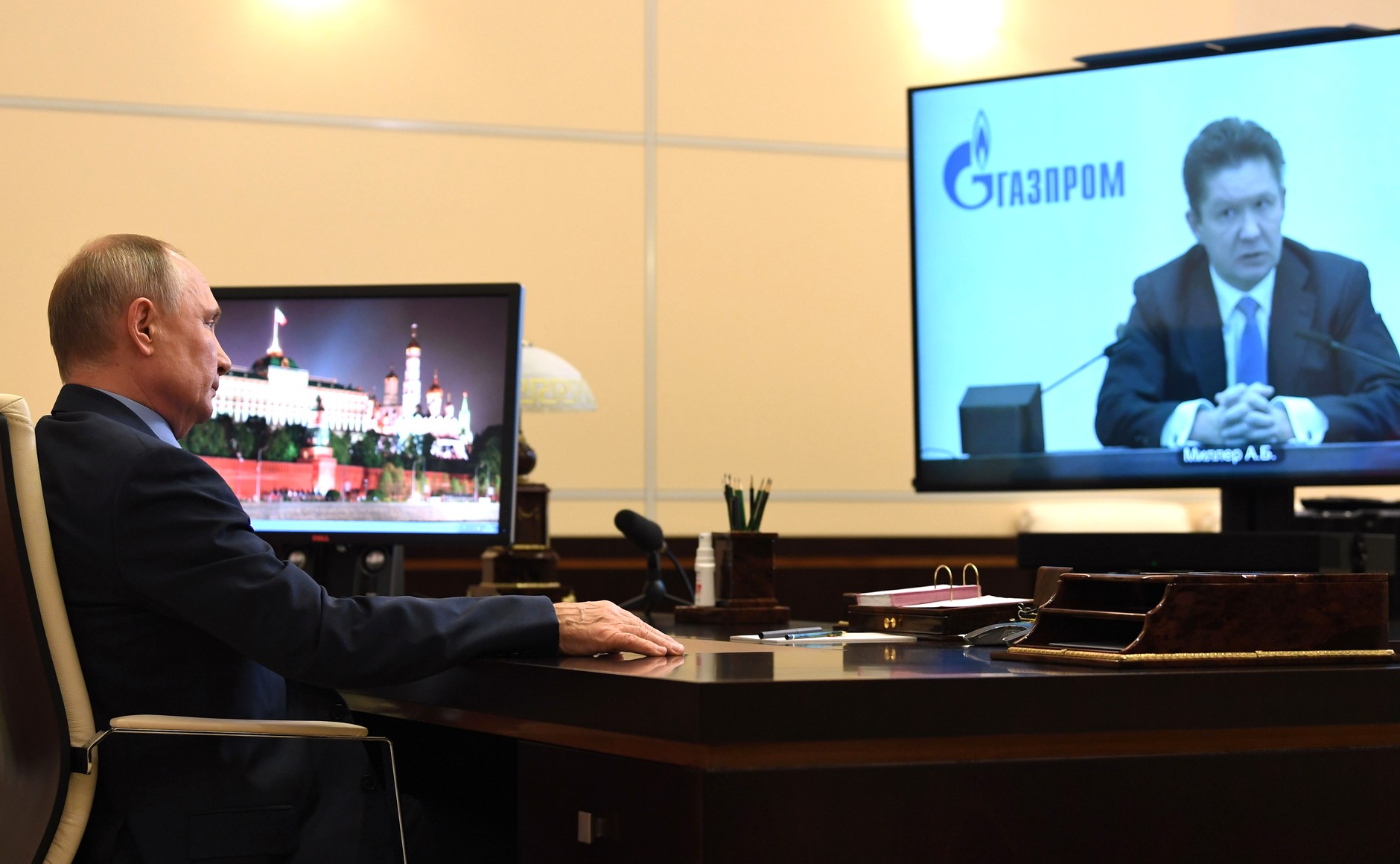 Пенсии поднимут, но поднимут и тарифы. Про газ уже объявили, ждём продолжения