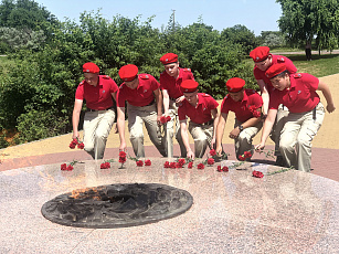  Торжественное техническое обслуживание мемориалов «Вечный огонь» в Городах воинской славы провели специалисты «Газпром газораспределение Ростов-на-Дону» 