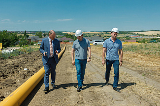 Генеральный директор «Газпром газораспределение Ростов-на-Дону» Владимир Ревенко проинспектировал ход догазификации в хуторе Большой Лог
