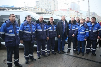 Генеральный директор Владимир Юрьевич Ревенко с водителями АДС