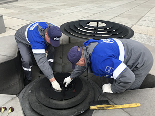 Специалисты «Газпром газораспределение Ростов-на-Дону» провели техническое обслуживание газовых систем на мемориалах с Вечным огнем