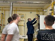 Студенты на практике в газовой компании